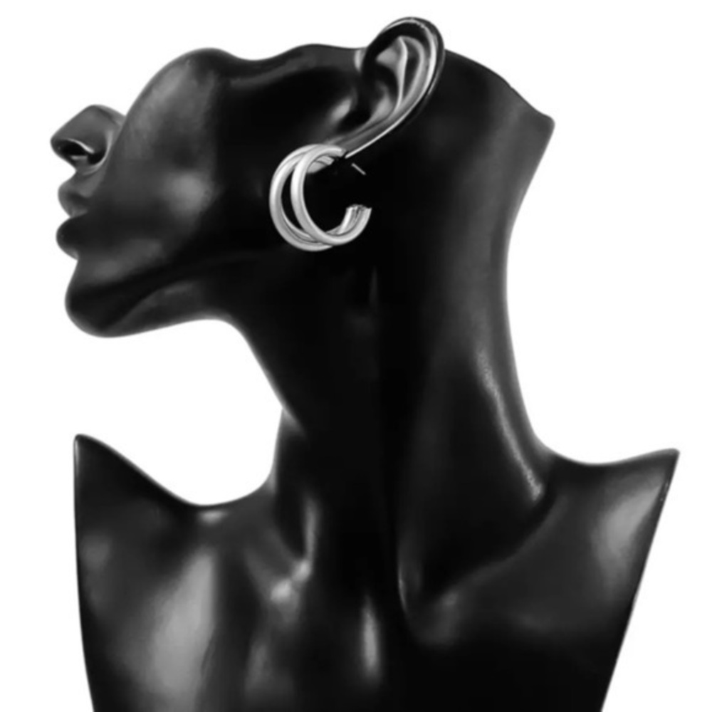 3/$30 🤍 Layered Hoop Earrings
